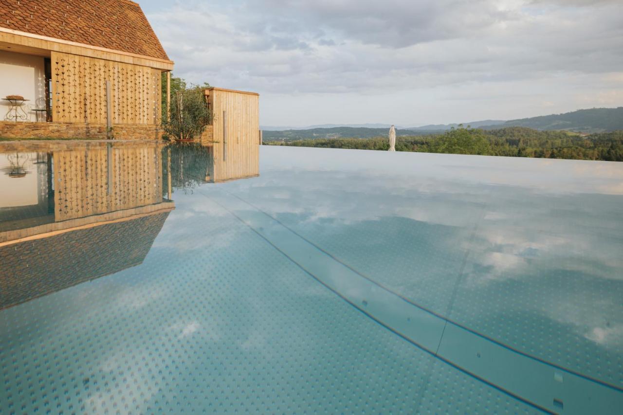Am Wildbachberg - Luxus Ferienhaeuser Mit Infinitypool, Privatsauna Und Weinkeller Deutschlandsberg Dış mekan fotoğraf